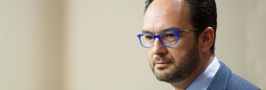 HERNANDO: "Bajar los impuestos en estos momentos como propone Rajoy supone dar u slider-rueda-prensa-antonio-hernando