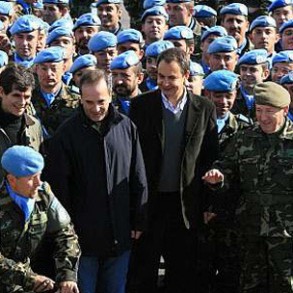 Zapatero visita por sorpresa a las tropas en Líbano y elogia su misión "digna" Zapatero visita por sorpresa a las tropas en Líbano y elogia su misión "digna" por la paz