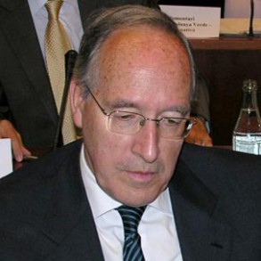 Pizarro: un candidato hipotecado que lastra aún más la candidatura de Rajoy Pizarro: un candidato hipotecado que lastra aún más la candidatura de Rajoy