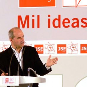 El PSOE apuesta por la "democratización del conocimiento" y propone el derecho El PSOE apuesta por la "democratización del conocimiento" y propone el derecho de todos los andaluces a acceder de manera gratuita a internet