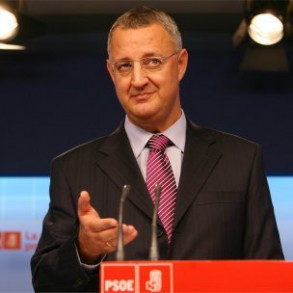 Caldera afirma que, si hay margen, el PSOE bajará los impuestos a trabajadores Caldera afirma que, si hay margen, el PSOE bajará los impuestos a trabajadores y pensionistas