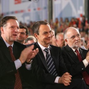 Zapatero pide disculpas a los trabajadores inmigrantes por las ofensas discrim Zapatero pide disculpas a los trabajadores inmigrantes por las ofensas discriminatorias del PP