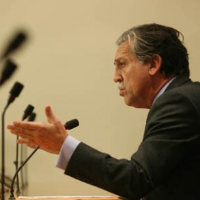 López Garrido denuncia el desprecio y la falta de interés de Rajoy por los p López Garrido denuncia el desprecio y la falta de interés de Rajoy por los problemas y el bienestar de la mayoría de los españoles