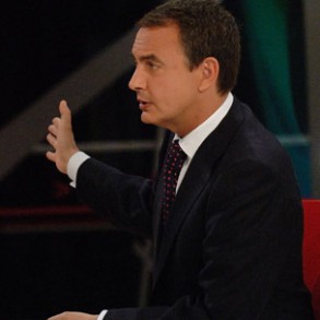 Zapatero ve inútil el contrato a los inmigrantes que propone Rajoy y le acusa d Zapatero ve inútil el contrato a los inmigrantes que propone Rajoy y le acusa de demagogia