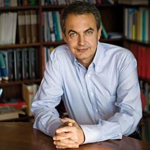 El PSOE distribuirá puerta a puerta los 100 compromisos de Zapatero El PSOE distribuirá puerta a puerta los 100 compromisos de Zapatero