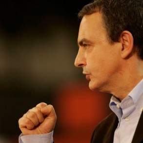 Zapatero pide el apoyo para un Gobierno que defiende a los trabajadores y sus de Zapatero pide el apoyo para un Gobierno que defiende a los trabajadores y sus derechos frente al "decretazo" del PP