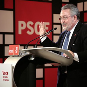El PSOE se compromete a garantizar tiempos máximos en las listas de espera sani El PSOE se compromete a garantizar tiempos máximos en las listas de espera sanitarias