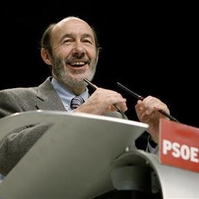 Rubalcaba asegura que el PP basa su política en "la mentira y el miedo" Rubalcaba asegura que el PP basa su política en "la mentira y el miedo"