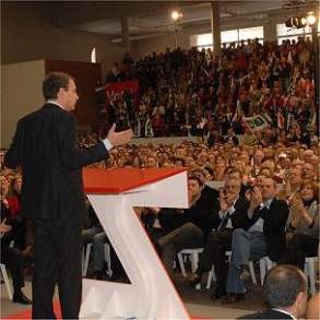 Zapatero pide a los mayores que piensen si ha habido una España con más bien Zapatero pide a los mayores que piensen si ha habido una España con más bienestar que la de hoy y después miren al futuro y voten