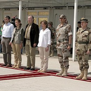 La ministra de Defensa resalta ante las soldados la admiración y orgullo de los La ministra de Defensa resalta ante las soldados la admiración y orgullo de los españoles por su trabajo en el exterior