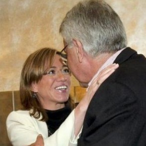 Carme Chacón elogia el papel de Felipe González y Narcis Serra en los cambios Carme Chacón elogia el papel de Felipe González y Narcis Serra en los cambios en las Fuerzas Armadas