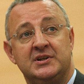 Jesús Caldera ve en el PP una lucha de poder para resolver un problema del pasa Jesús Caldera ve en el PP una lucha de poder para resolver un problema del pasado