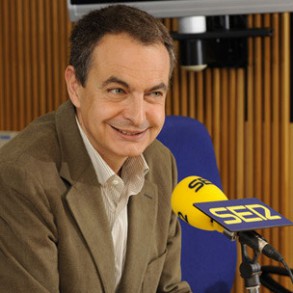 Zapatero se compromete a que la subida de la luz se acerque a la subida del IPC Zapatero se compromete a que la subida de la luz se acerque a la subida del IPC
