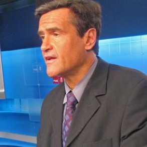 López Aguilar acusa a Rivero de "cambiar la confrontación" con Zapatero "por l López Aguilar acusa a Rivero de "cambiar la confrontación" con Zapatero "por la sonrisita" para salvar "sus intereses y su pellejo"