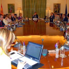 El Gobierno pone en marcha un programa de 24 reformas económicas que se aplicar El Gobierno pone en marcha un programa de 24 reformas económicas que se aplicarán en 2008 y 2009