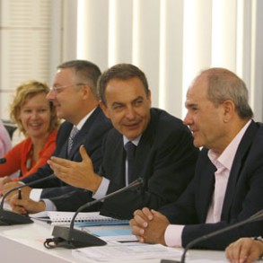 Zapatero solicitará este lunes comparecer en el Congreso para hablar de la situ Zapatero solicitará este lunes comparecer en el Congreso para hablar de la situación económica