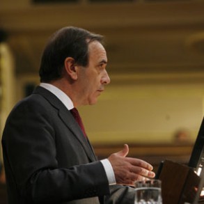 Alonso insta al PP a arrimar el hombro y evitar "argucias" para desgastar Gobie Alonso insta al PP a arrimar el hombro y evitar "argucias" para desgastar Gobierno