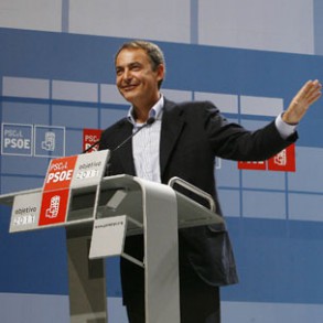 Zapatero advierte a ETA de que el Estado democrático no retrocederá ni un mi Zapatero advierte a ETA de que el Estado democrático no retrocederá ni un milímetro