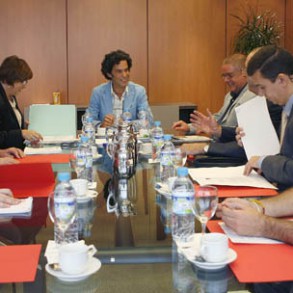 Zerolo y Pérez aseguran a las organizaciones sociales que no se territorializar Zerolo y Pérez aseguran a las organizaciones sociales que no se territorializará la distribución del 07