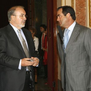 El Gobierno presenta unos presupuestos austeros, rigurosos y solidarios frente a El Gobierno presenta unos presupuestos austeros, rigurosos y solidarios frente a la crisis