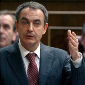 Zapatero asegura que el apoyo a la familia seguirá siendo el 'eje' de su polít Zapatero asegura que el apoyo a la familia seguirá siendo el 'eje' de su política en esta coyuntura adversa