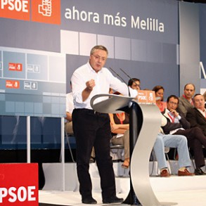 Blanco pide a Rajoy que confíe en España, en su sistema financiero, en sus t Blanco pide a Rajoy que confíe en España, en su sistema financiero, en sus trabajadores y en sus empresas