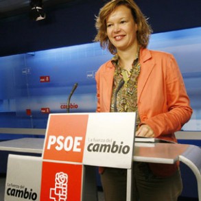 Pajín encabeza la delegación del PSOE que asiste a la concentración contra la Pajín encabeza la delegación del PSOE que asiste a la concentración contra la jornada laboral de 65 horas