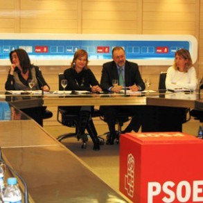 El PSOE apuesta por "sumar" a las medidas del Gobierno el "esfuerzo" de las CC.A El PSOE apuesta por "sumar" a las medidas del Gobierno el "esfuerzo" de las CC.AA. para salir de la crisis