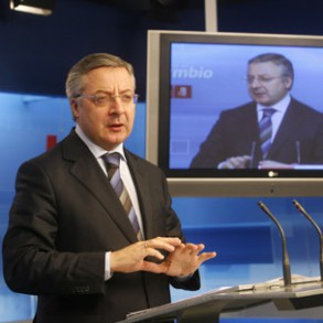 Blanco asegura que la prioridad de los socialistas es hacer todo lo necesario Blanco asegura que la prioridad de los socialistas es hacer todo lo necesario para anticipar la recuperación económica y combatir el desempleo