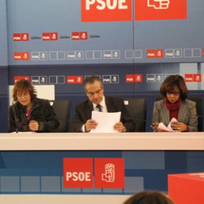 El PSOE defiende el modelo de inmigración del gobierno de Zapatero El PSOE defiende el modelo de inmigración del gobierno de Zapatero