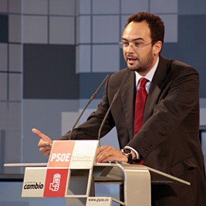 Antonio Hernando insta al PP a que desoiga el "consignazo" de Rajoy y apoye los Antonio Hernando insta al PP a que desoiga el "consignazo" de Rajoy y apoye los fondos para ayuntamientos
