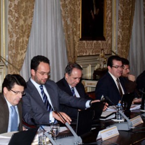 El Pacto Antitransfuguismo respalda la propuesta del PSOE de crear una comisión El Pacto Antitransfuguismo respalda la propuesta del PSOE de crear una comisión de trabajo que agilice su cumplimiento
