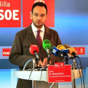 El PSOE presenta una moción en todos los ayuntamientos españoles instando a la El PSOE presenta una moción en todos los ayuntamientos españoles instando a la paz