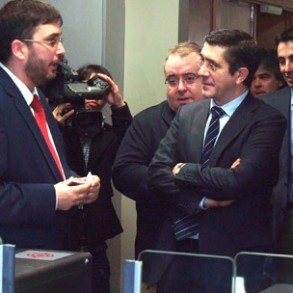 López cree que es Ibarretxe el que está haciendo "cálculo electoral" para rec López cree que es Ibarretxe el que está haciendo "cálculo electoral" para recabar el voto de la izquierda abertzale
