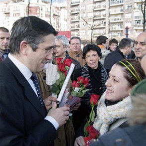 Patxi López anuncia un nuevo centro de investigación de energías renovables Patxi López anuncia un nuevo centro de investigación de energías renovables