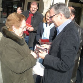 Blanco dice que PSOE tiene "vocación de mayoría" para gobernar "sin ataduras" Blanco dice que PSOE tiene "vocación de mayoría" para gobernar "sin ataduras"