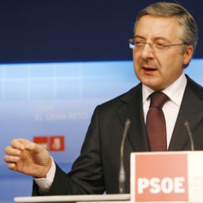 Blanco dice que el PP sustenta su unidad en el principio del carpetazo basad Blanco dice que el PP sustenta su unidad en el principio del carpetazo basado en que si tú no cuentas lo mío, yo no cuento lo tuyo