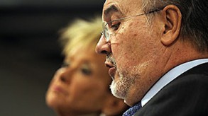 El Gobierno garantiza los depósitos y ahorros de los clientes de Caja Castilla- El Gobierno garantiza los depósitos y ahorros de los clientes de Caja Castilla-La Mancha