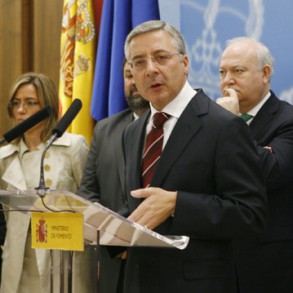 Los nuevos ministros toman posesión de sus cargos Los nuevos ministros toman posesión de sus cargos