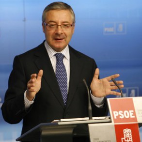 José Blanco: la "derecha intranquila" puede "dar la puntilla" a Rajoy José Blanco: la "derecha intranquila" puede "dar la puntilla" a Rajoy