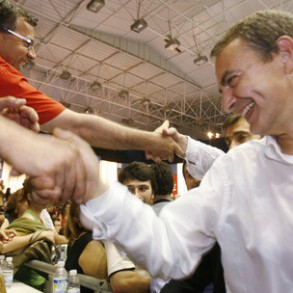 Zapatero asegura que ahora "toca Europa" mientras Rajoy "aspira a una segunda vu Zapatero asegura que ahora "toca Europa" mientras Rajoy "aspira a una segunda vuelta" con estas elecciones