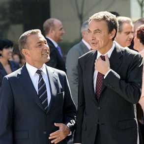 Zapatero anuncia un plan estratégico para el futuro económico de Canarias Zapatero anuncia un plan estratégico para el futuro económico de Canarias