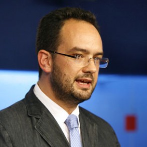 Hernando acusa a Trillo de ser el "autor intelectual" de la defensa política de Hernando acusa a Trillo de ser el "autor intelectual" de la defensa política de los acusados