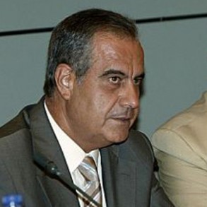 Corbacho asegura que el Gobierno seguirá actuando contra la crisis y el paro y Corbacho asegura que el Gobierno seguirá actuando contra la crisis y el paro y no permitirá que el fracaso del diálogo social paralice su acción política