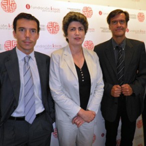 El Partido Socialista Europeo propone desarrollar un nuevo modelo económico bas El Partido Socialista Europeo propone desarrollar un nuevo modelo económico basado en la tecnología más avanzada y en los empleos "verdes"