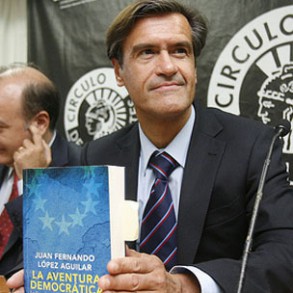 López Aguilar presenta su libro "La aventura democrática", en el que reflexion López Aguilar presenta su libro "La aventura democrática", en el que reflexiona sobre la experiencia constitucional de los últimos 30 años
