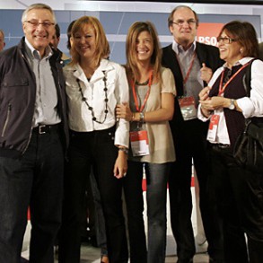 Blanco reta a Rajoy "a que suba a la tribuna y diga que recortará las pensiones Blanco reta a Rajoy "a que suba a la tribuna y diga que recortará las pensiones, las becas y abaratará el despido"