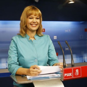Pajín: Mientras el PSOE trabaja para recuperar la confianza en nuestra econom Pajín: Mientras el PSOE trabaja para recuperar la confianza en nuestra economía, el PP apuesta por abonar la incertidumbre y sembrar el miedo