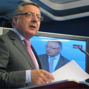 Blanco: Reto a Rajoy a que presente un presupuesto alternativo y diga qué pre Blanco: Reto a Rajoy a que presente un presupuesto alternativo y diga qué prestaciones va a recortar y qué infraestructuras va a dejar de hacer