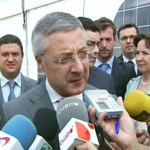 Blanco pide a Rajoy que "coja el toro por los cuernos" porque "cada minuto sin d Blanco pide a Rajoy que "coja el toro por los cuernos" porque "cada minuto sin dar explicaciones es tarde"